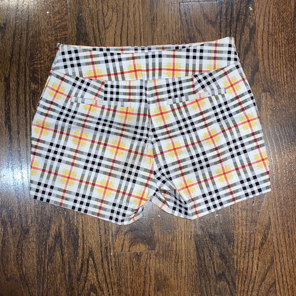 New York and Company Black and Yellow Plaid Shorts - MEDIUM - Picture 2 of 4